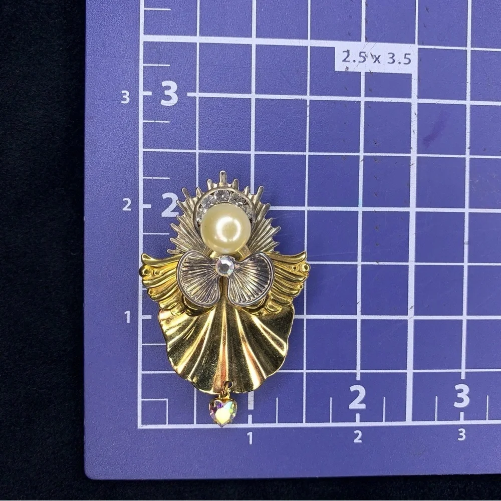 Vintage Angel Christmas Brooch Religious Holiday Gift Gold Tone Faux Pearl